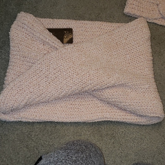 Sweatshirt, scarf, headband - Picture 4 of 6